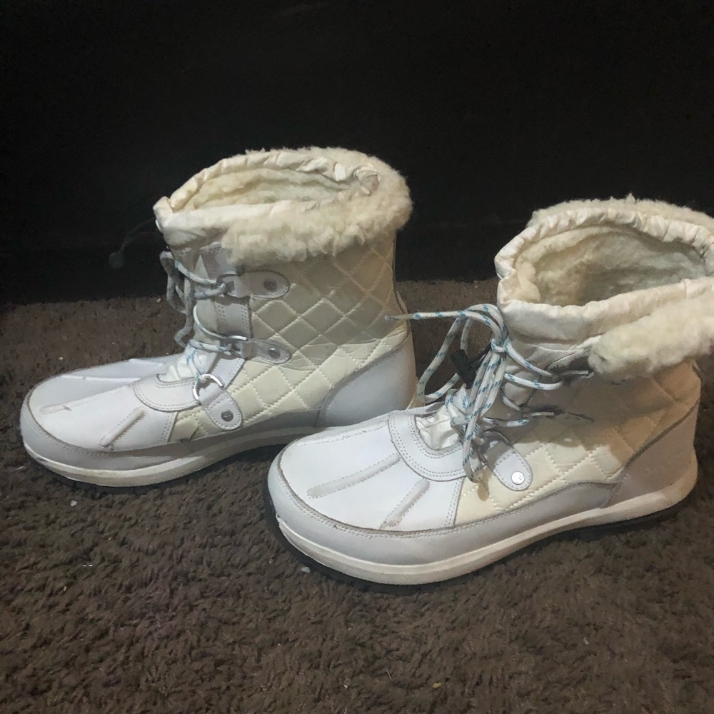 Bear paw white and black boots